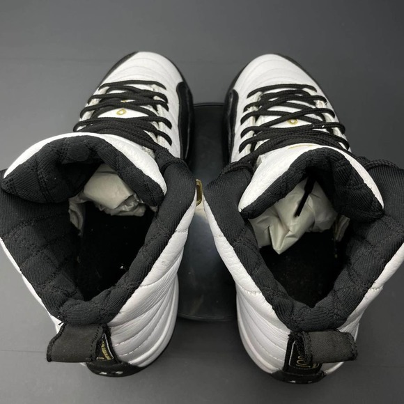 🔥SOLD🔥 Used Air Jordan 12 Royalty Taxi Women Size 7.5 Kids size : 6 - Picture 4 of 7